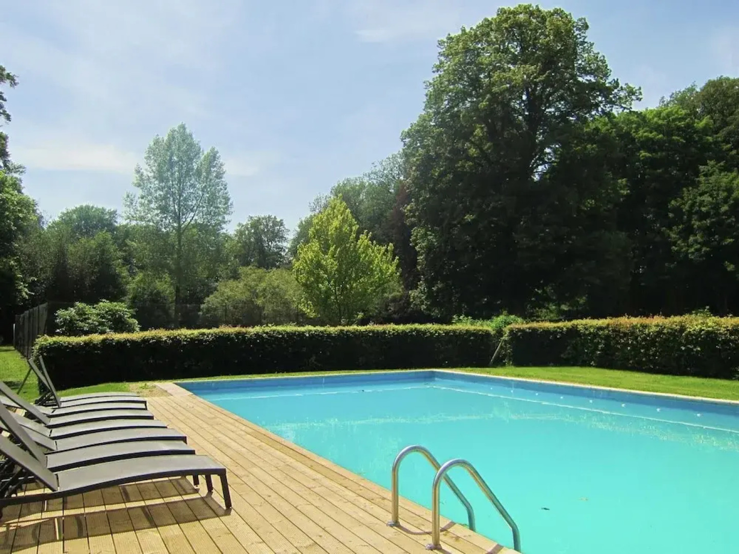 Luxury Castle, Basse-bodeux
