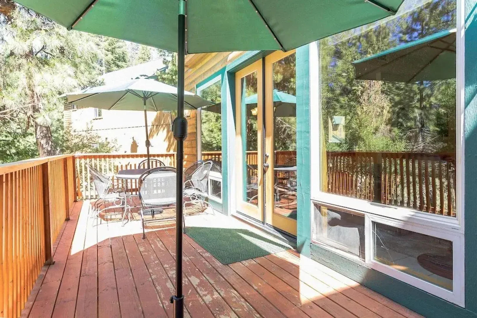 Spacious 4br/3ba. Continuous hot Water Tank! 4 Bedroom Home by Redawning