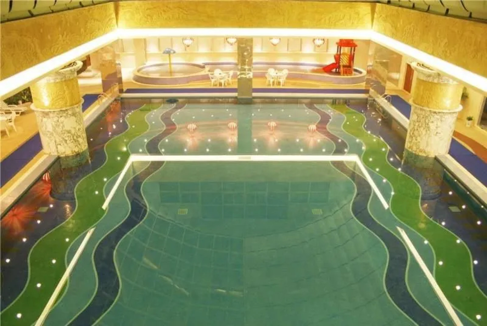 Days Hotel and Suites Jiaozuo