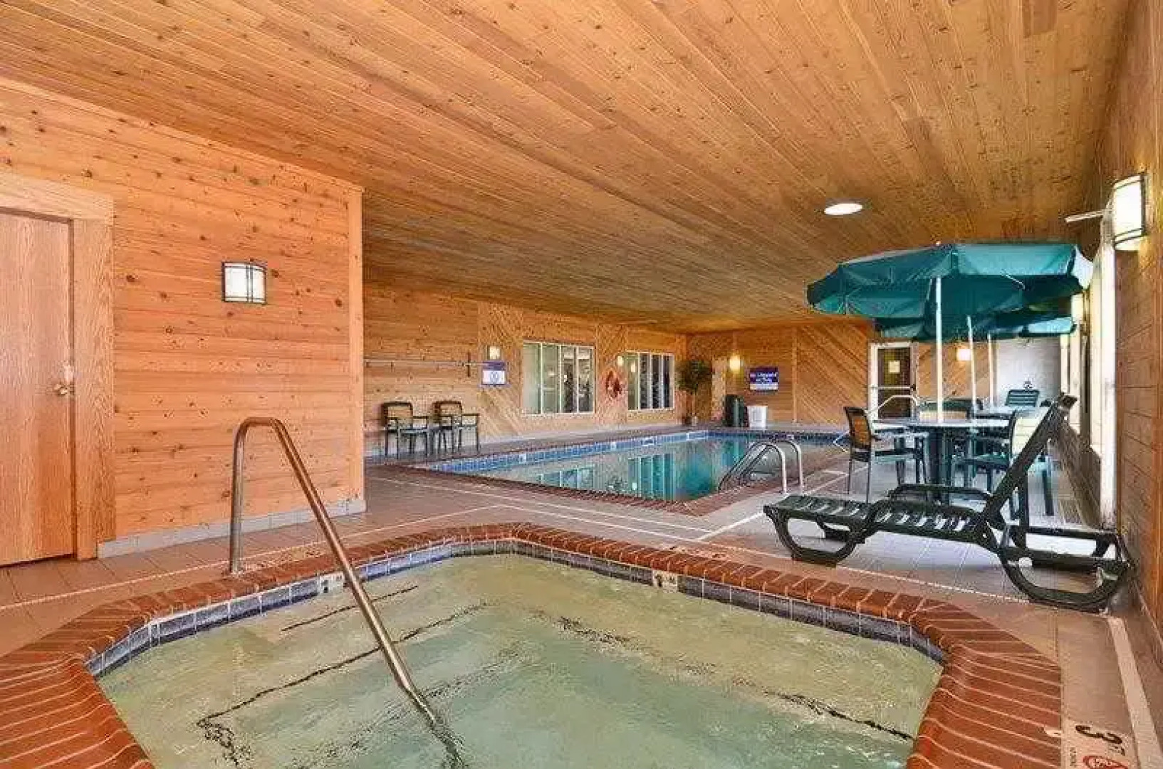 Best Western Napoleon Inn & Suites