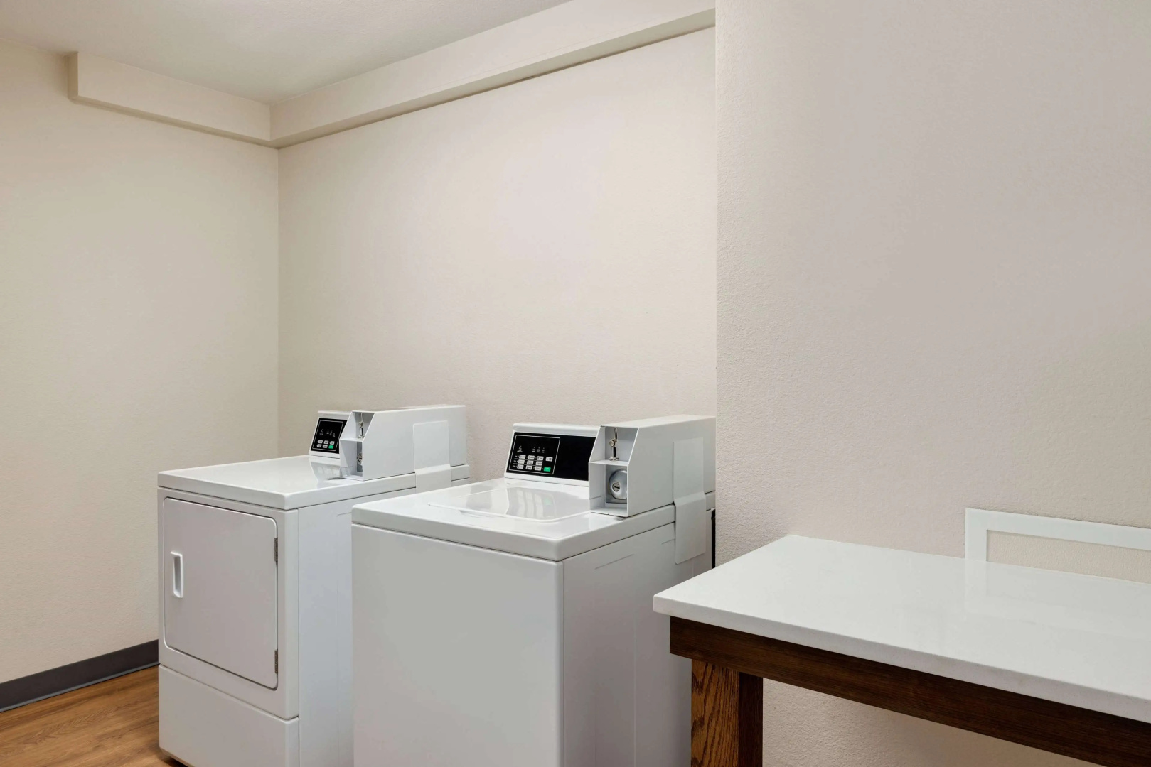 La Quinta Inn & Suites by Wyndham Springfield Airport Plaza