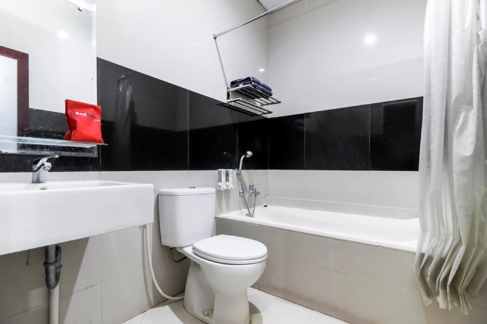 RedDoorz Plus @ Tuparev Cirebon