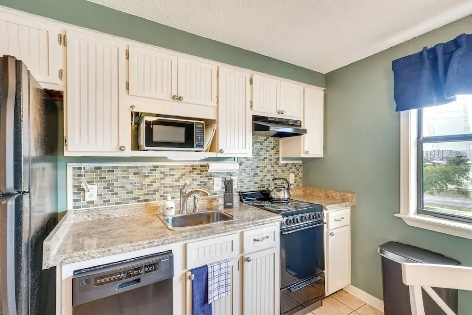 Charming Panama City Studio w/ Community Pool!