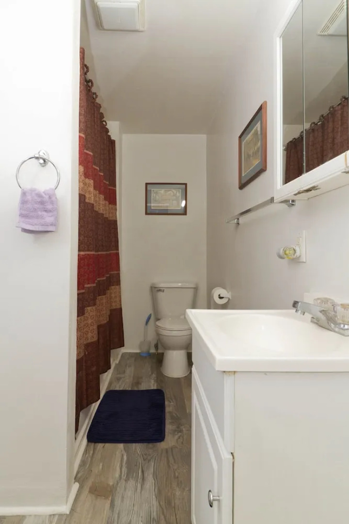 Fully Furnished 4-bedroom Located on a Quiet Block