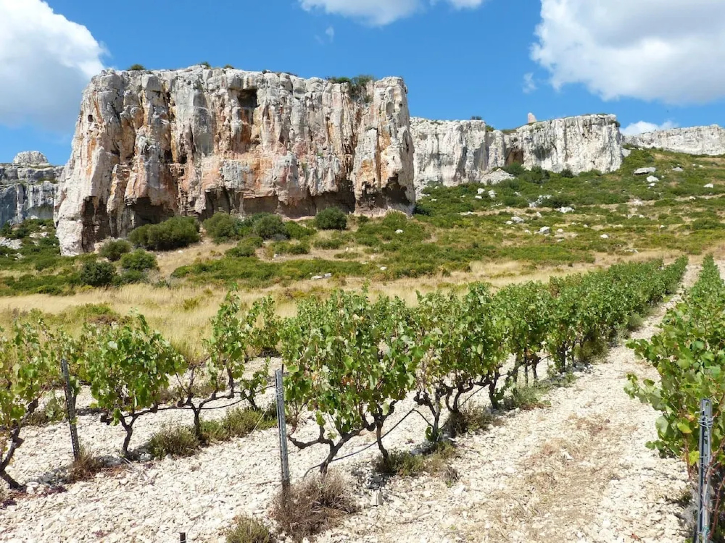 Studio in Lançon-provence, With Shared Pool, Furnished Garden and Wifi