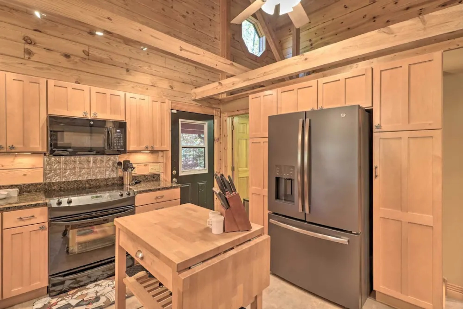 'serenity Woods' Cabin w/ Hot Tub & Fire Pit