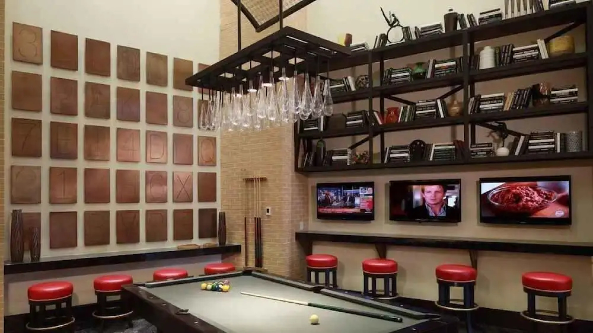 1919 Clarendon by Executive Apartments