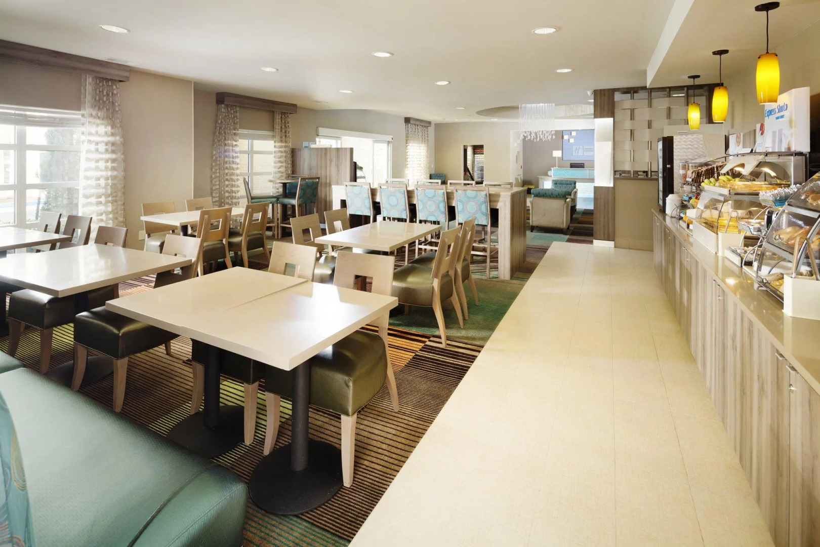 Holiday Inn Express & Suites DFW - Grapevine by IHG