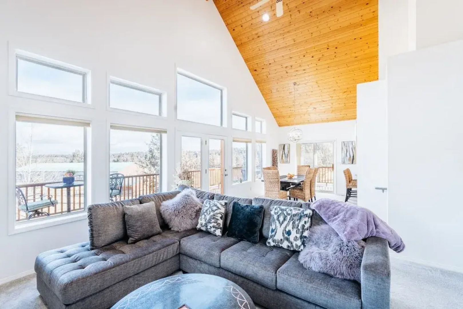 Tailwinds Farm, Secluded On The River, Amazing Views 4 Bedroom Home by Redawning