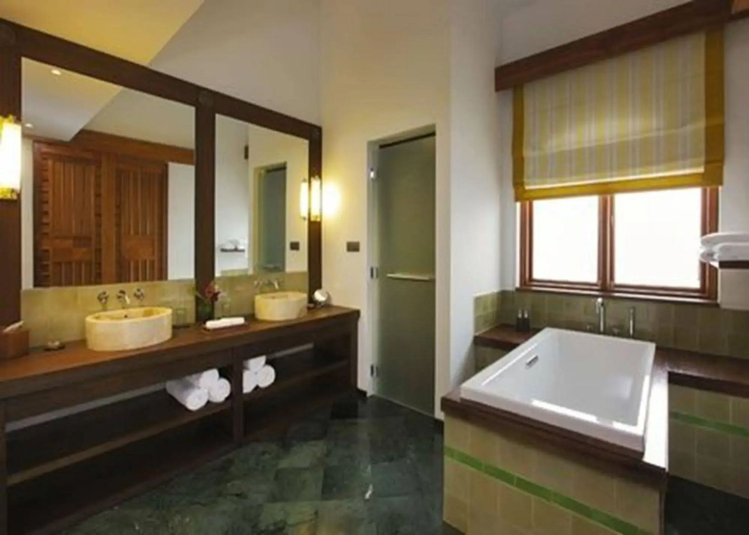Sanctum Inle Resort