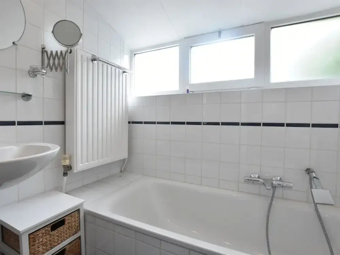 Modern Holiday Home in Nieuwvliet with Garden