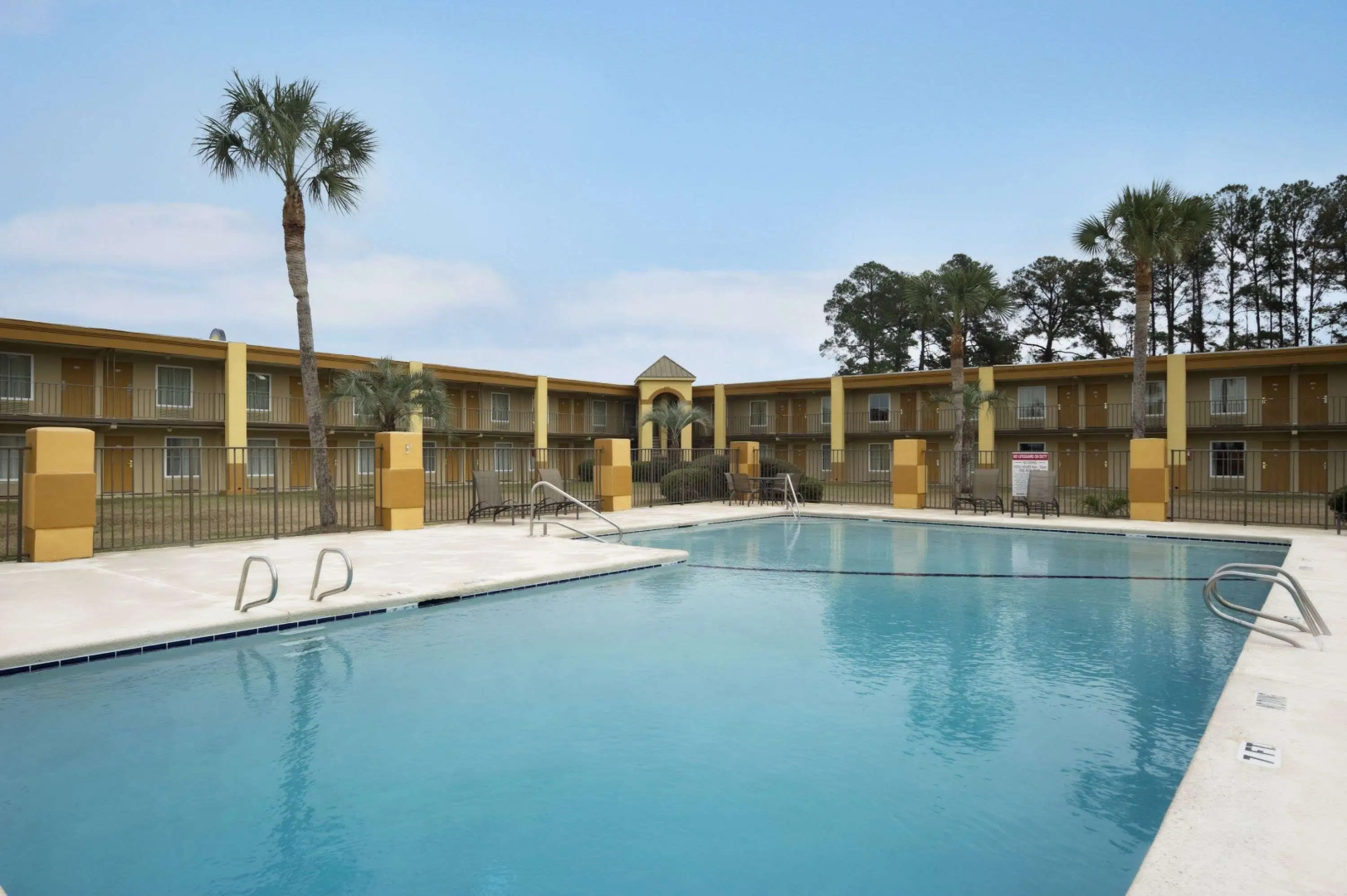 Days Inn by Wyndham Brunswick/St. Simons Area