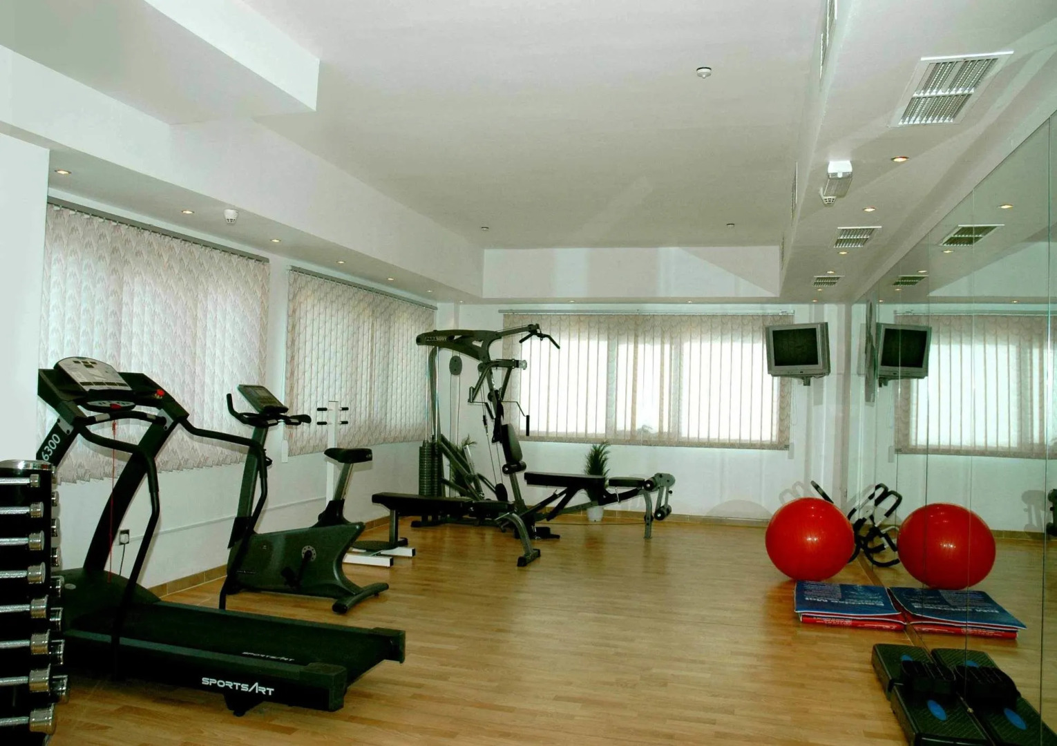 Отель The Park Hotel Formerly Al Jawhara Gardens