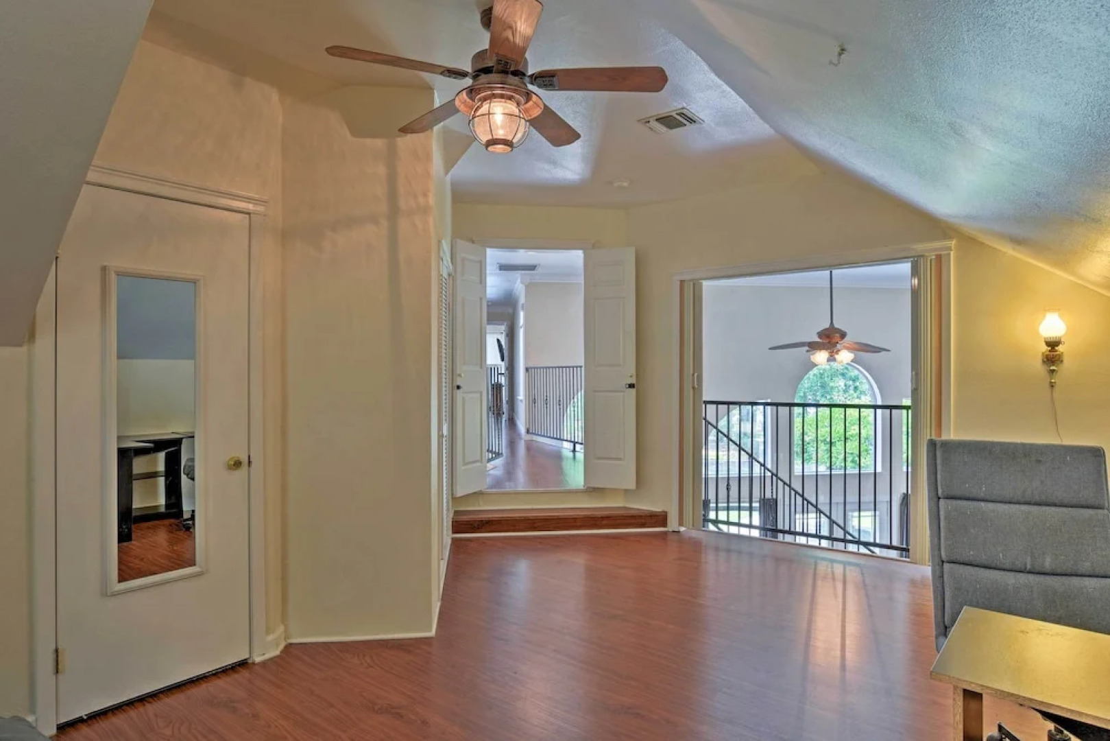 Cozy Lakefront Benton Home ~ 20 Mi to Shreveport!