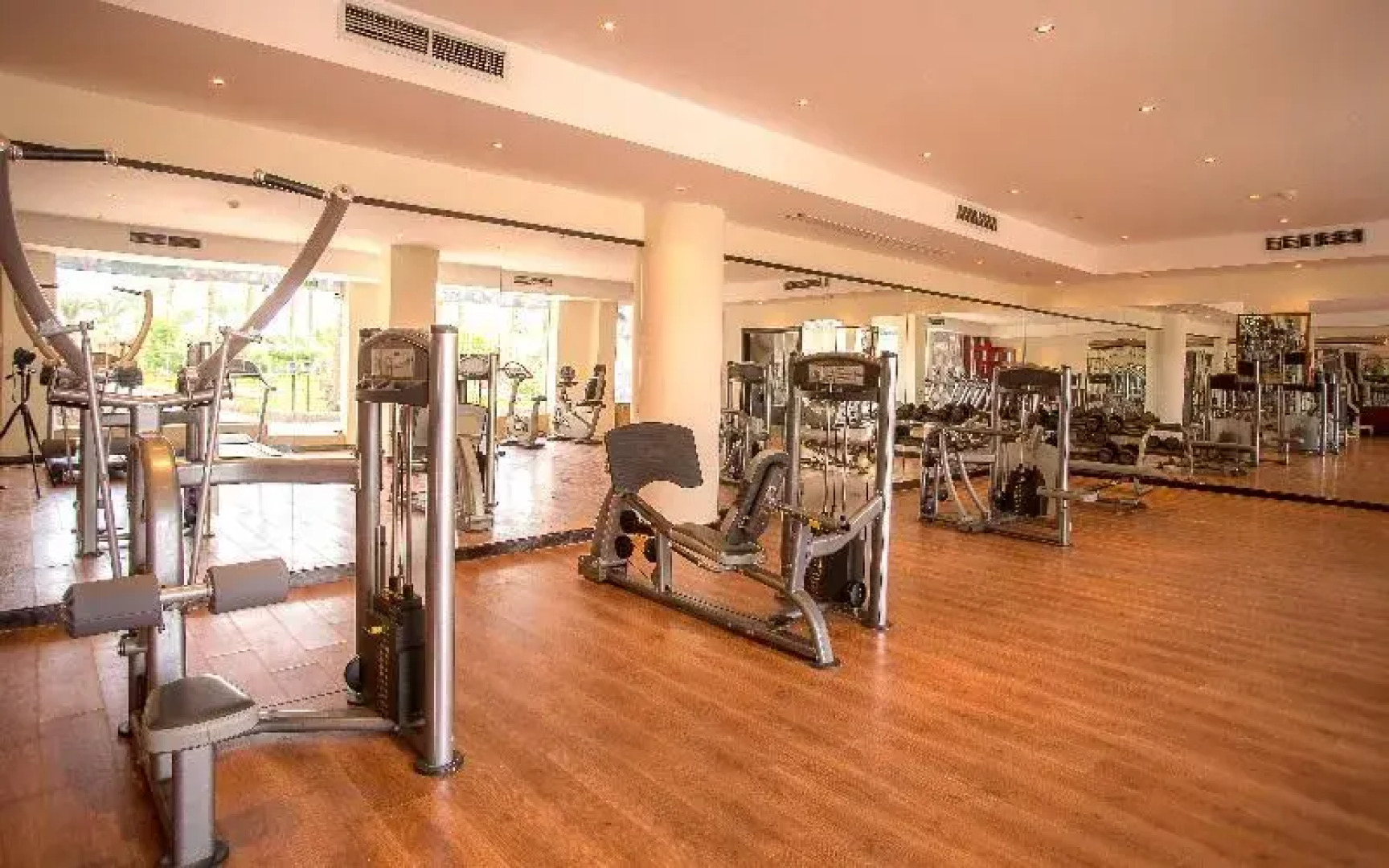 Hawaii Riviera Club Aqua Park-Families and Couples