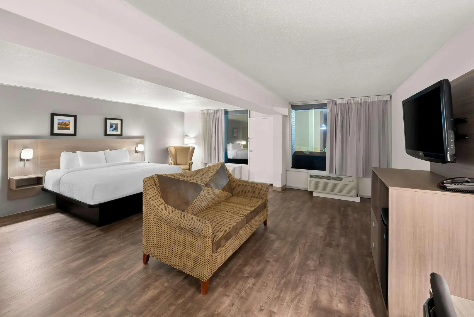 Clarion Inn & Suites and Convention Center