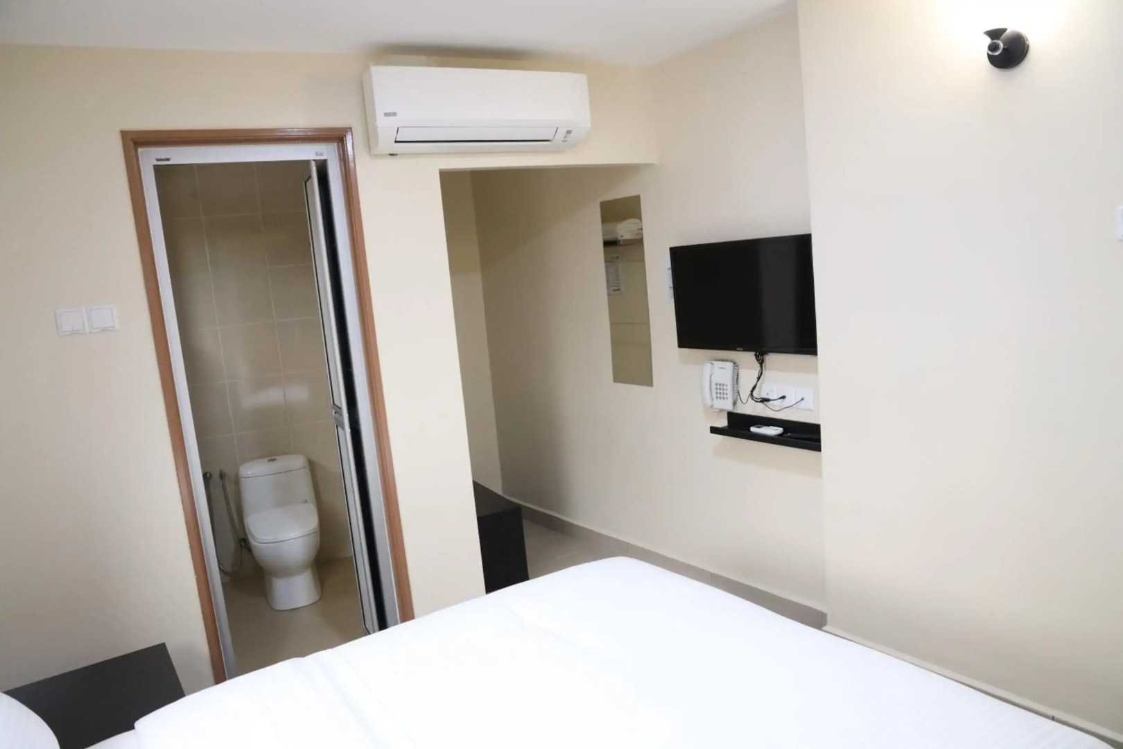 Capital O 90897 Island City Hotel