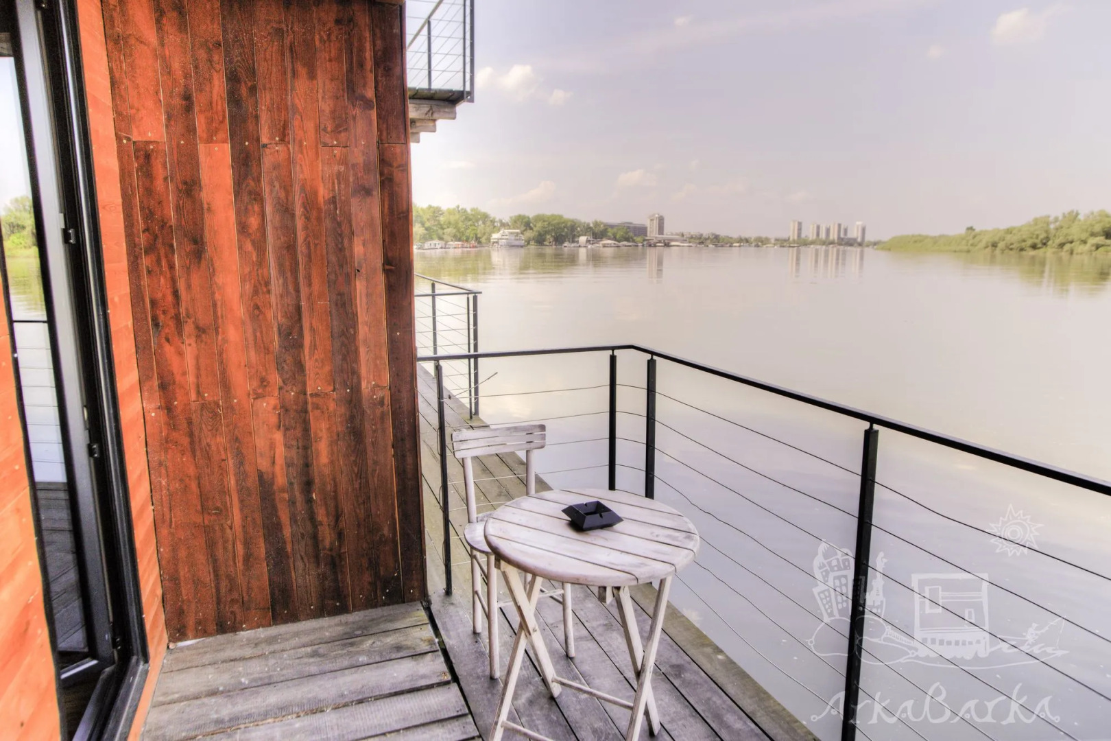 ArkaBarka Floating Hostel and Apartments