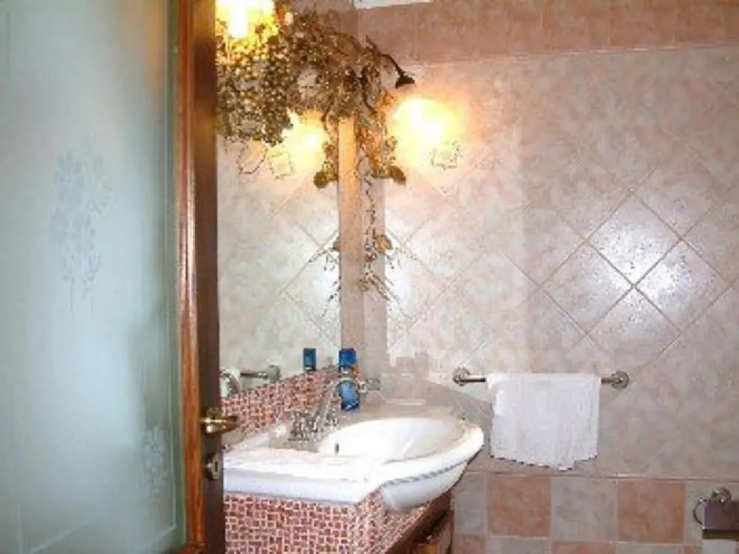 Secluded Holiday Home in Matino With Swimming Pool