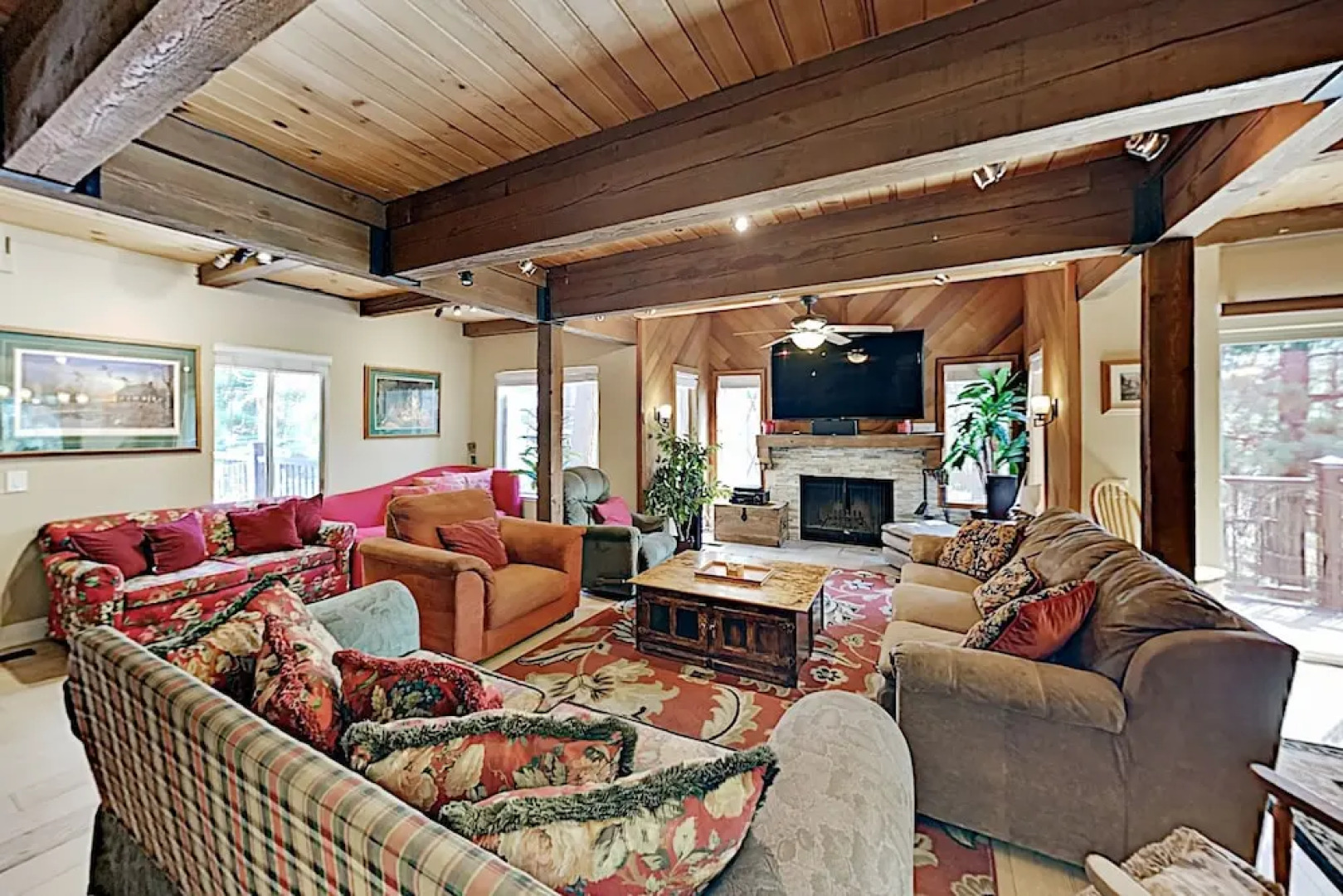 Expansive 7br W/ Hot Tub & Game Room 7 Bedroom Home