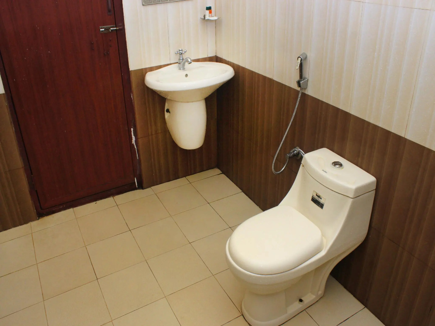 OYO 14135 Ashly's Residency