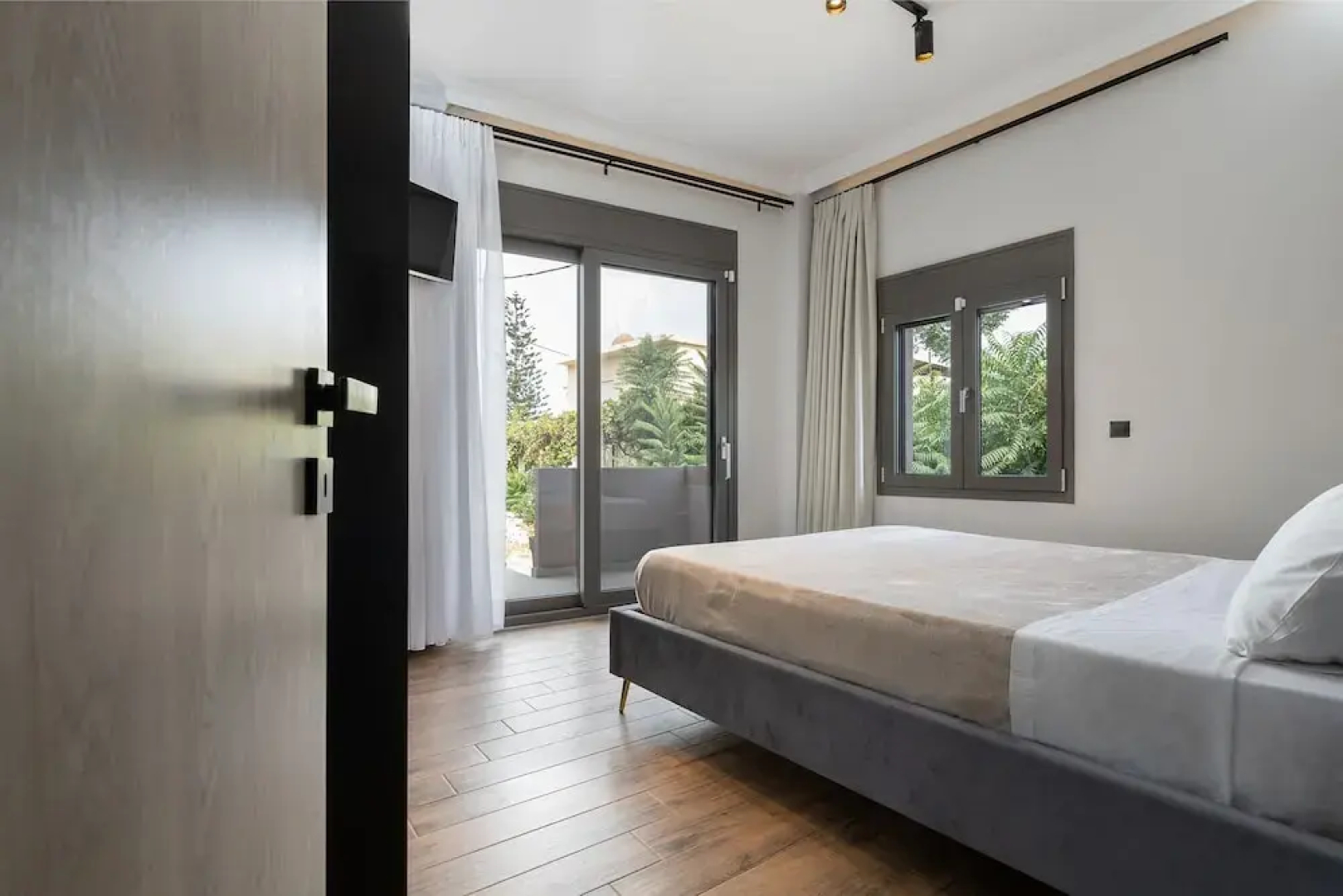 Noir Residence
