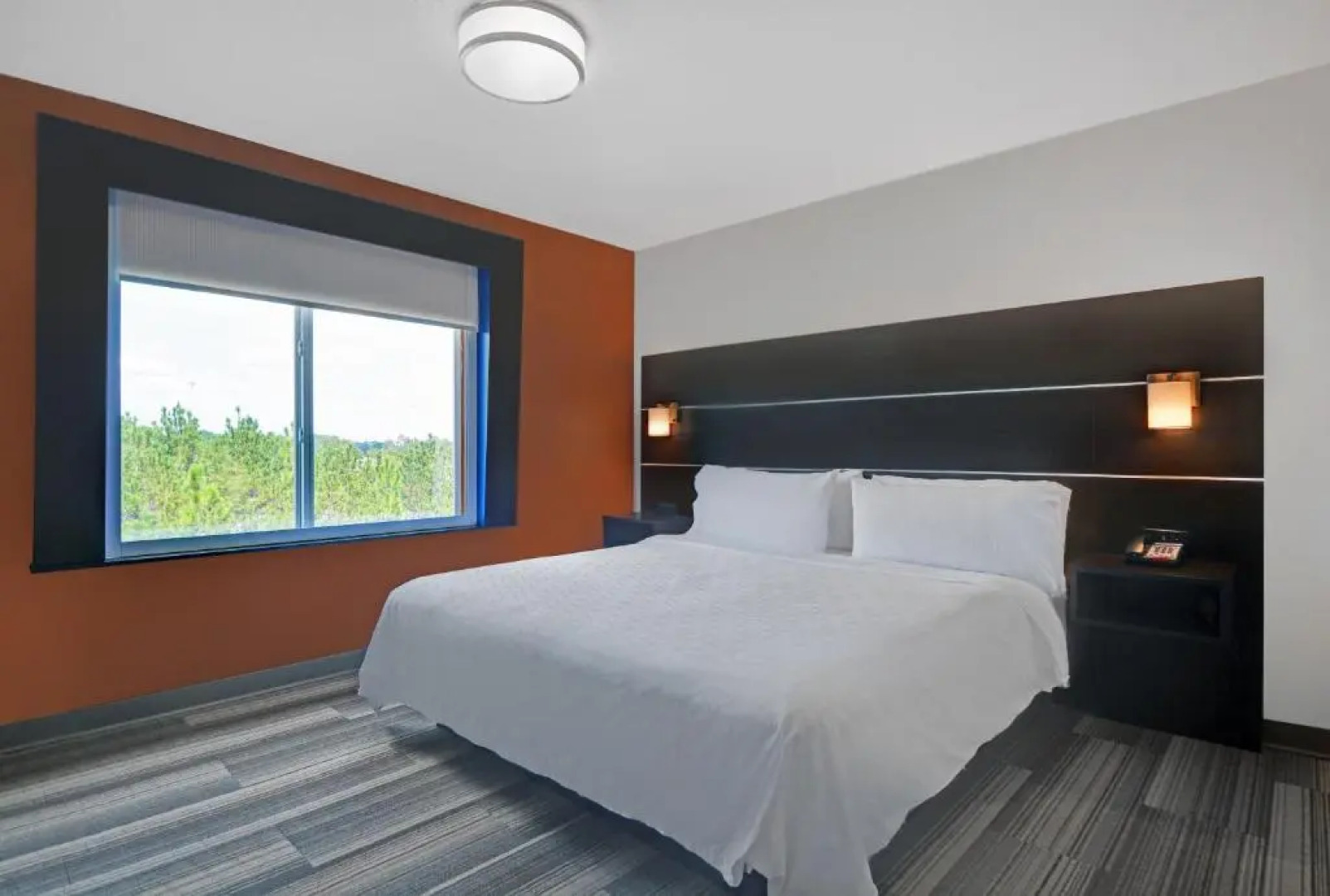 Holiday Inn Express Suites Atmore North