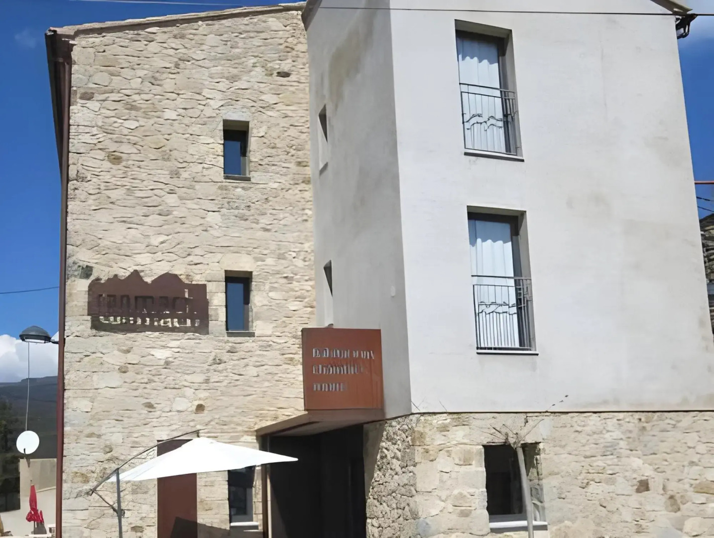 Restaurante y Alojamiento Can Mach