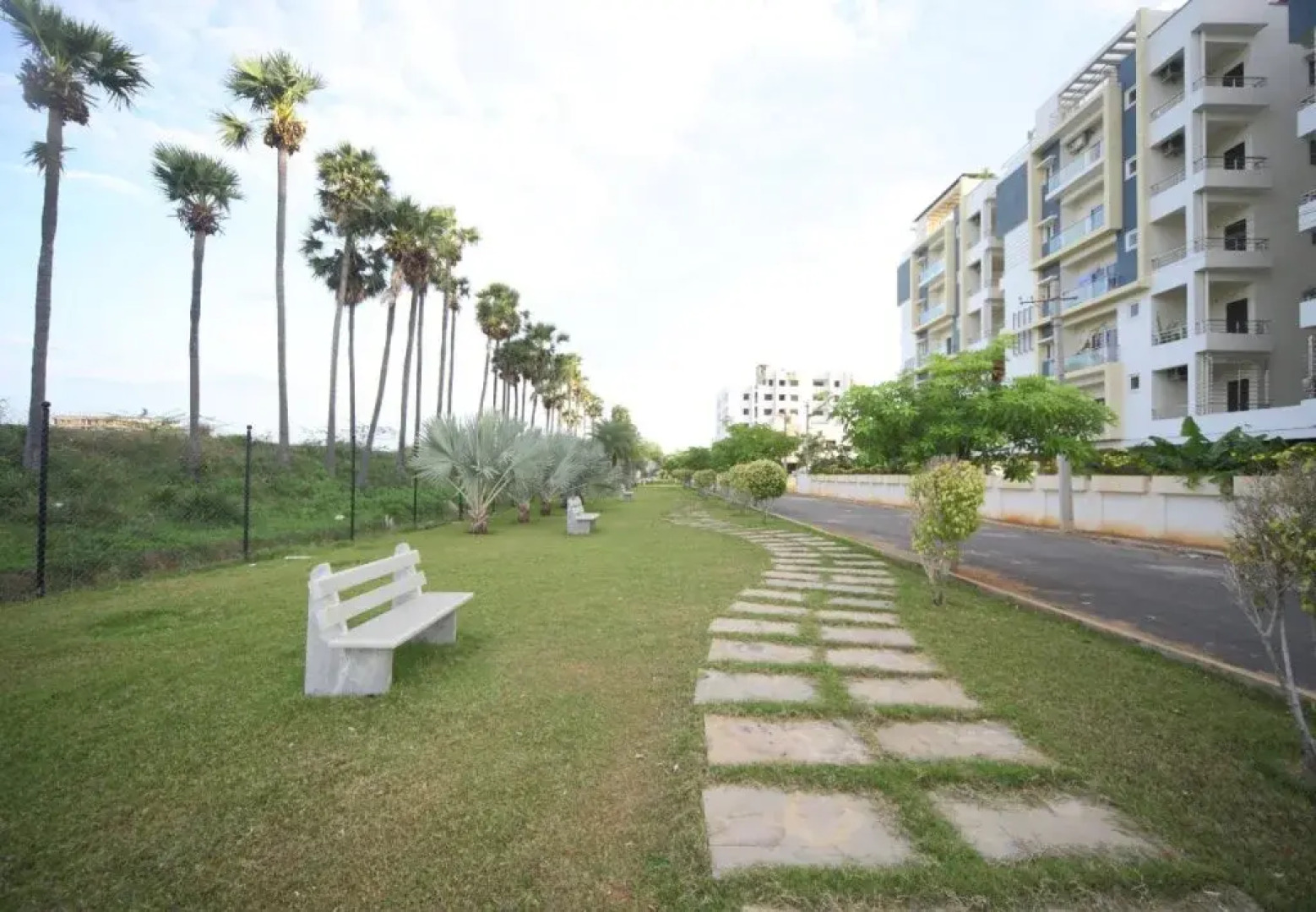 The Lawns By OYO Rooms