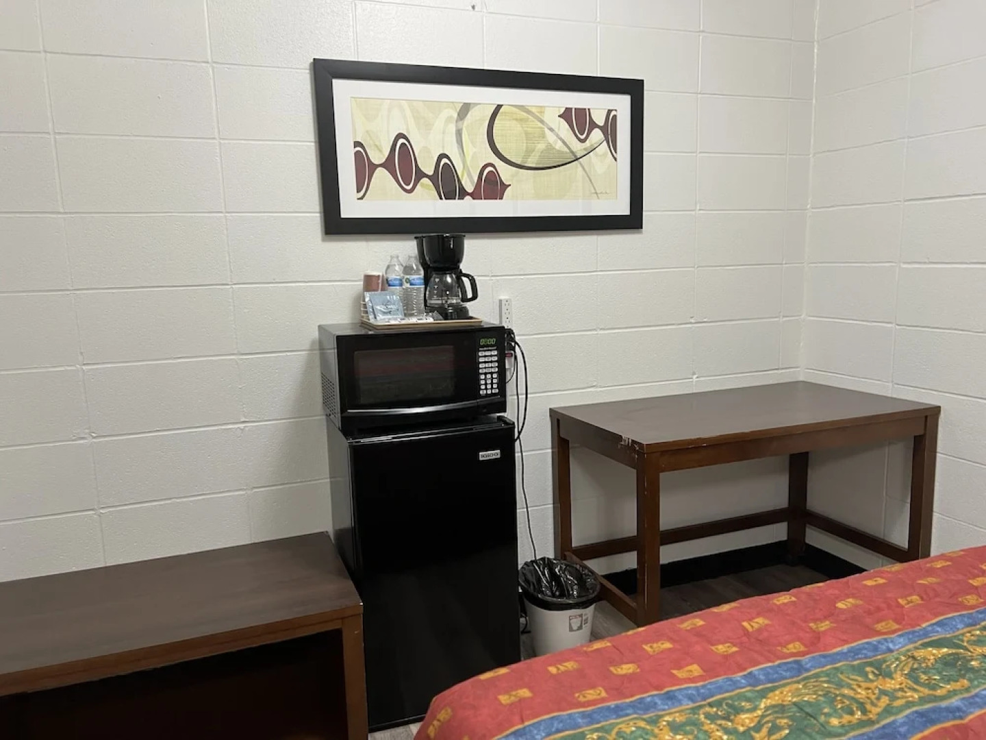 Driftwood Inn and Lodge by the lake