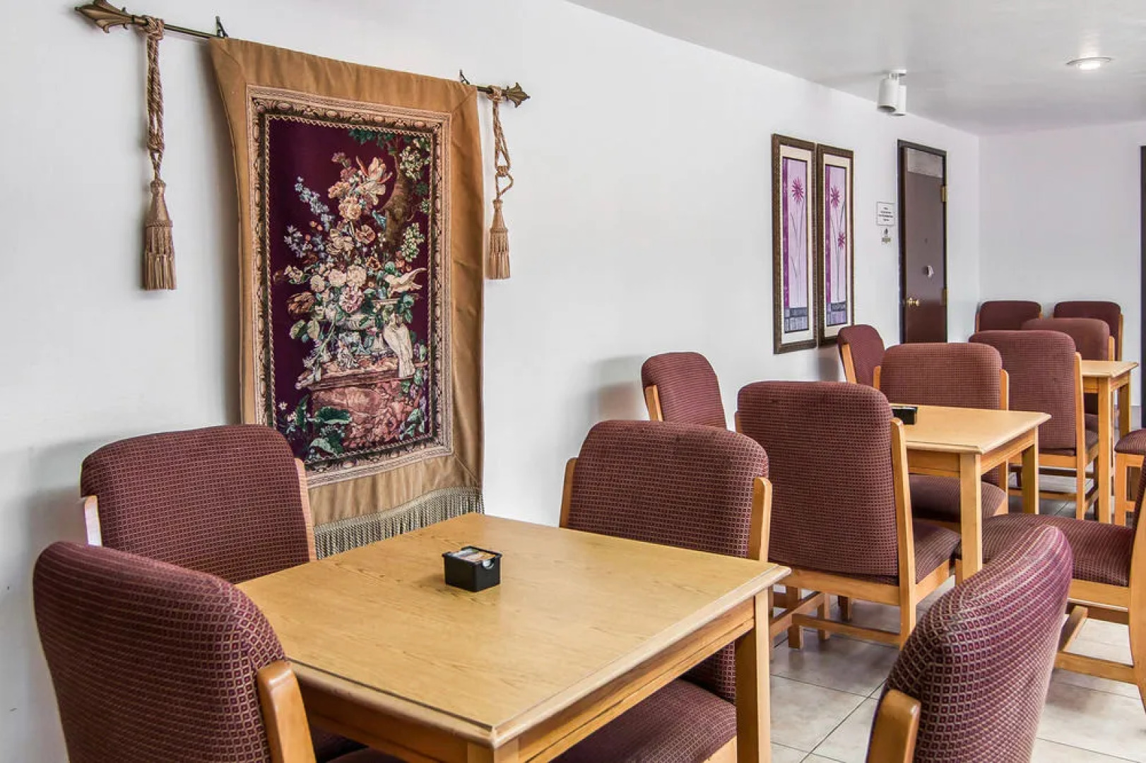 Rodeway Inn & Suites