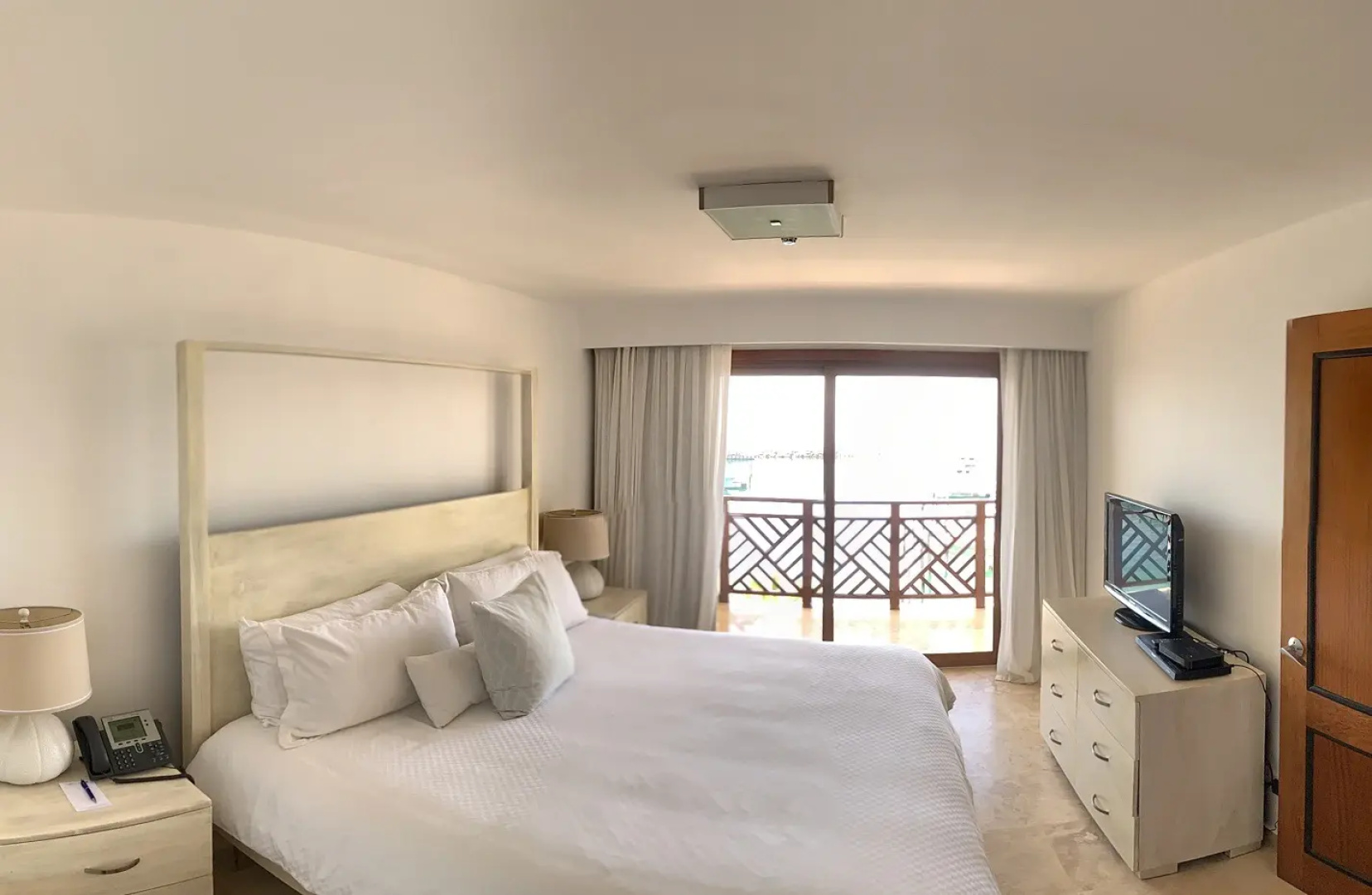 The Bannister Hotel & Yacht Club