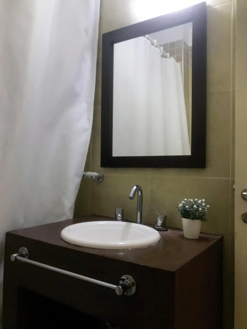 Hotel U.O.E.T.S.Y.L.R.A