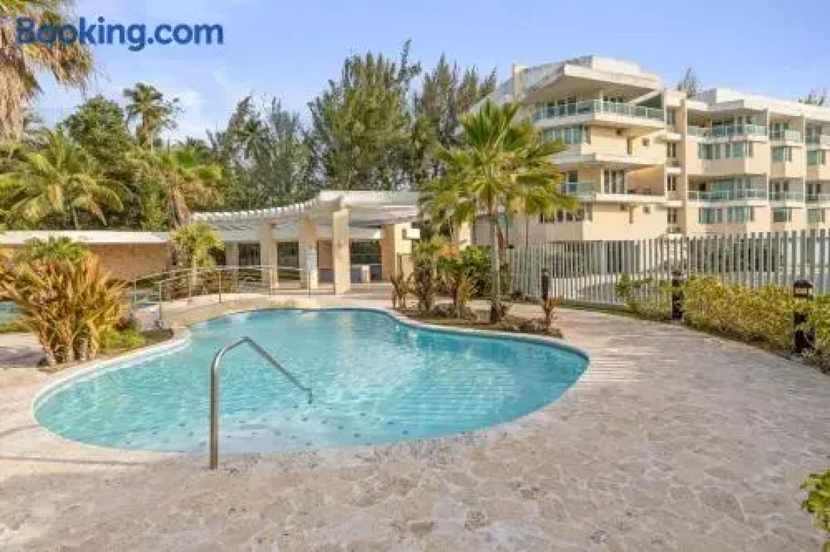 Ocean View Penthouse With Pool, Beachfront Complex 2 Bedroom Apts by Redawning