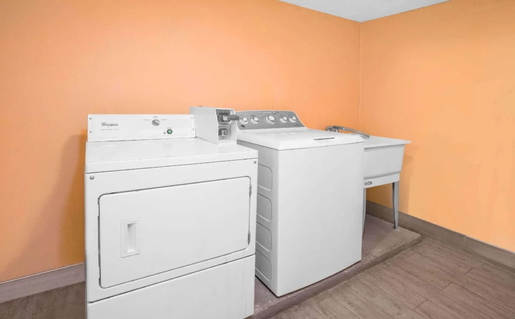 Days Inn by Wyndham Toledo