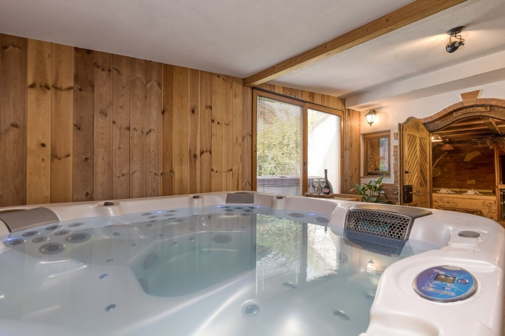 Pool Suite Flaxseed Private Sauna