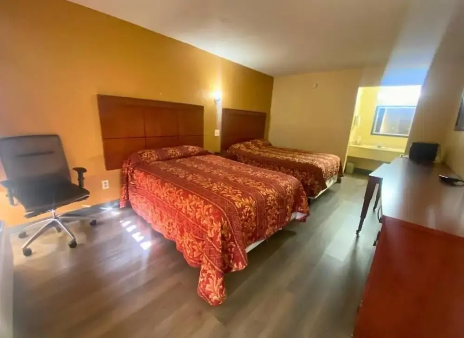 American Inn & Suites