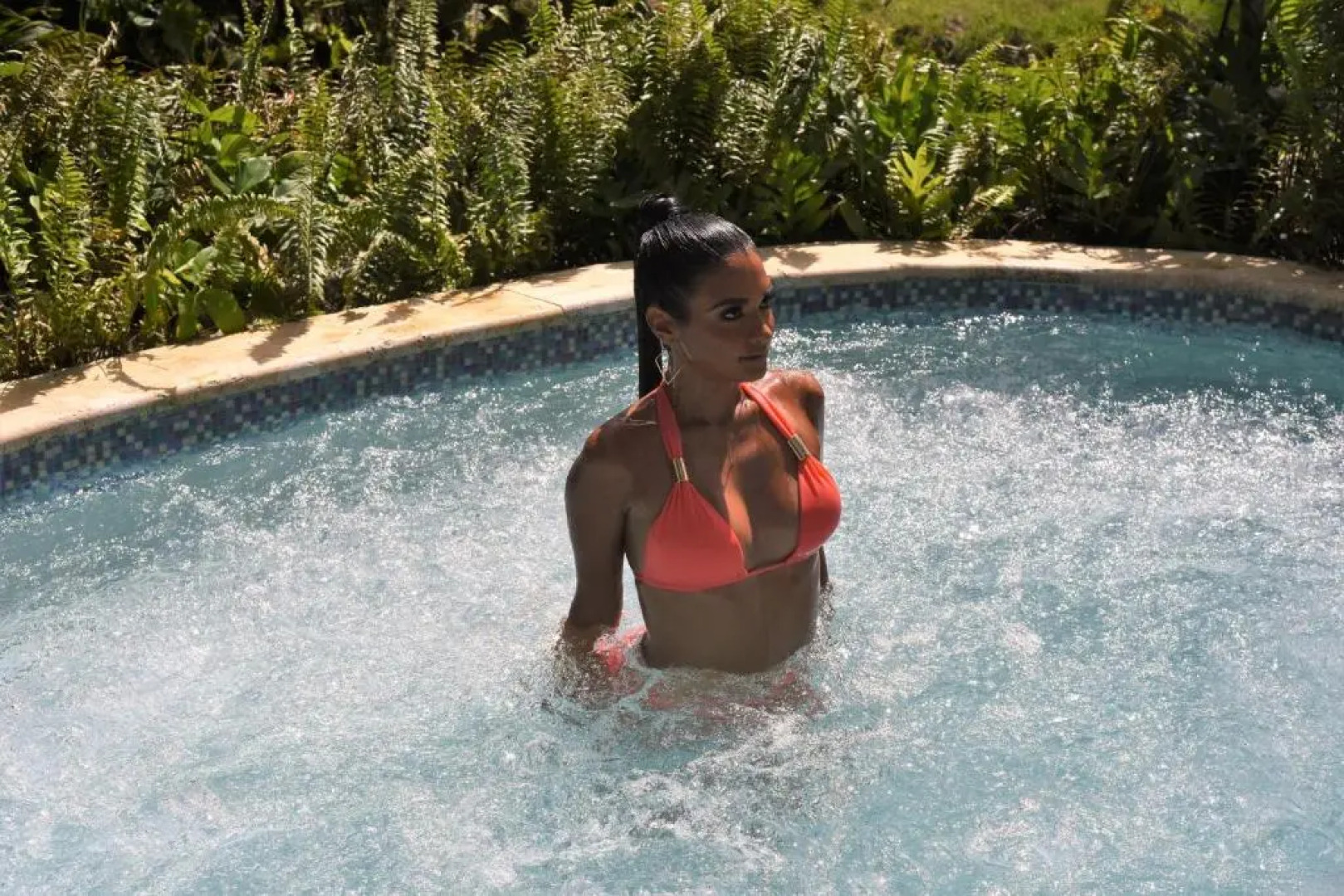 Isabela Villa sleeps 40, pool, Jacuzzi, BBQ, power plant, volley, pool table