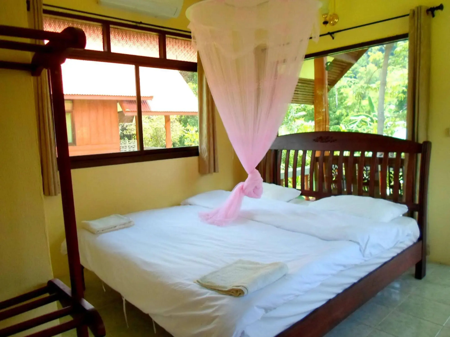 Baan Rimnam Resort Khao Sok