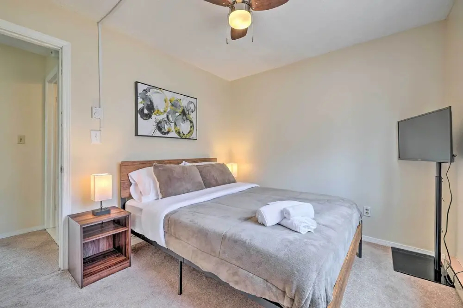 < 2 Mi to Dresser Lake: Home w/ Pool Access!