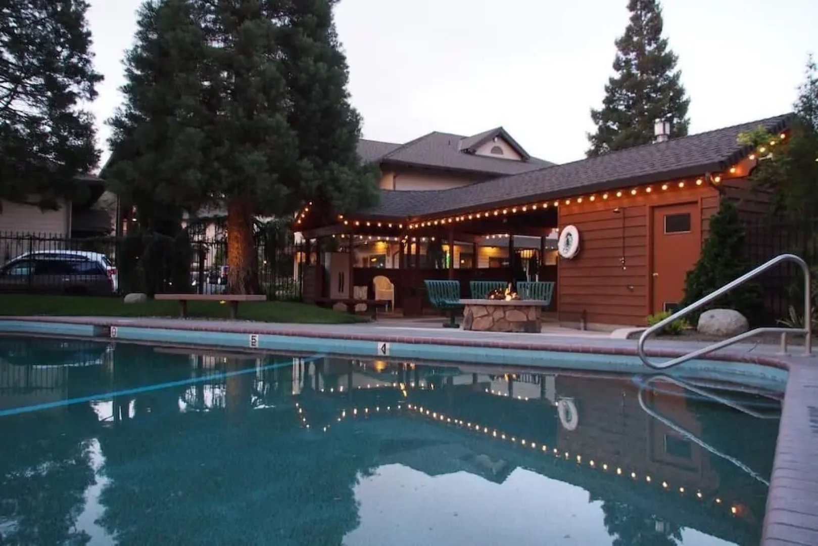 Redwood Garden Inn