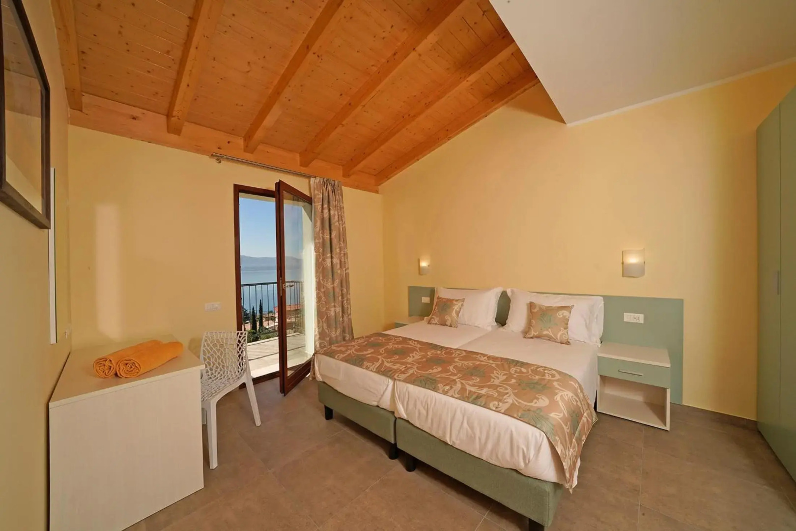 Residence Dany Appartamenti Con Cucina Vista Lago Piscina E Parcheggio