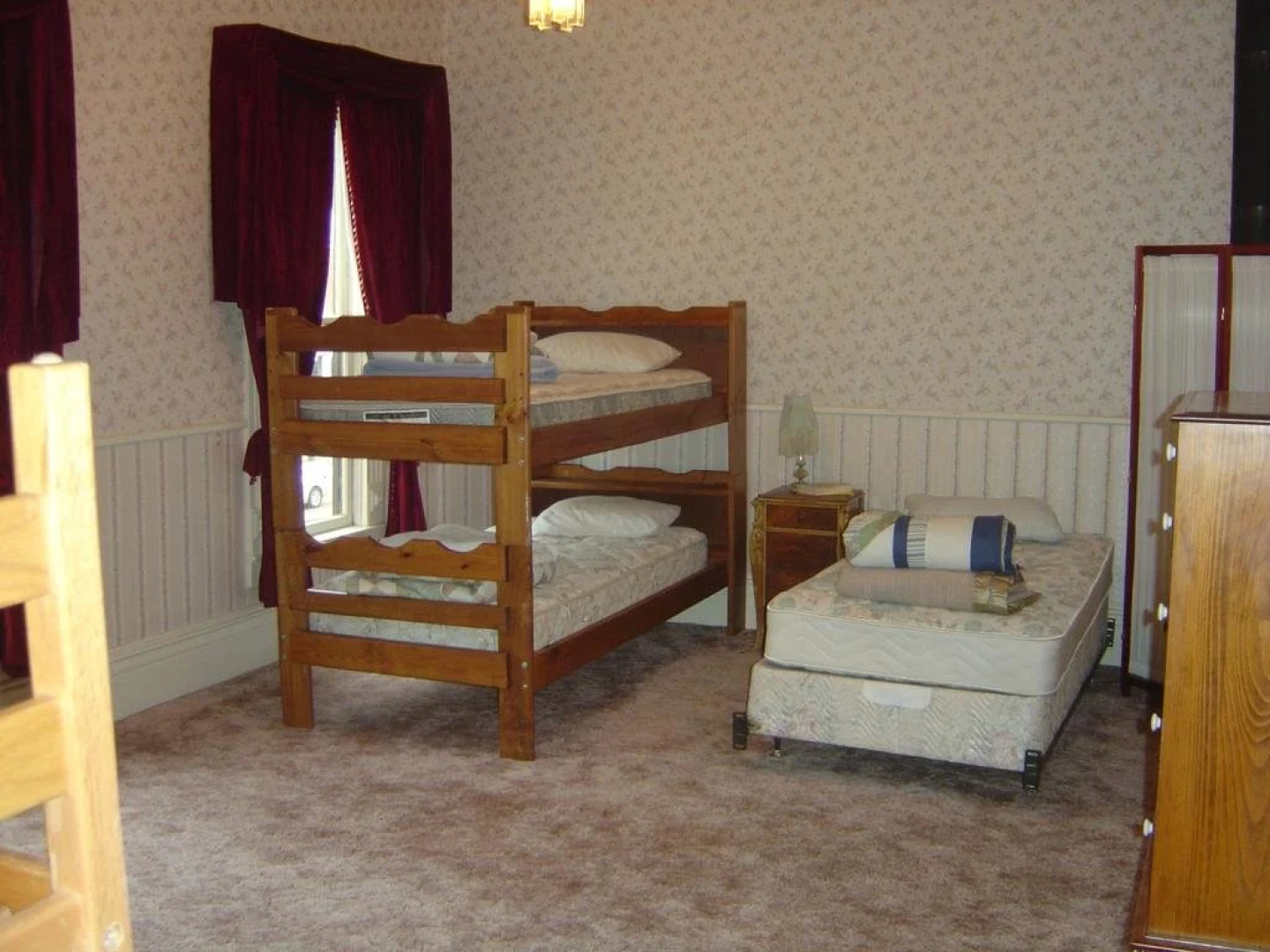 The Mine Shaft Inn Hotel & Hostel