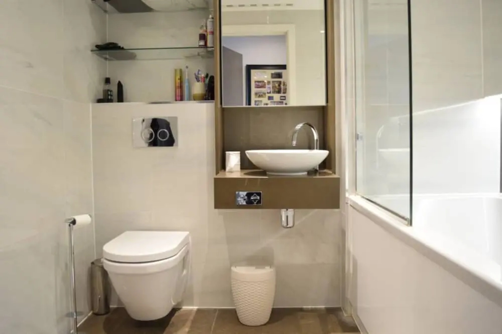 Stylish 2 Bedroom With Access to Pool and Gym