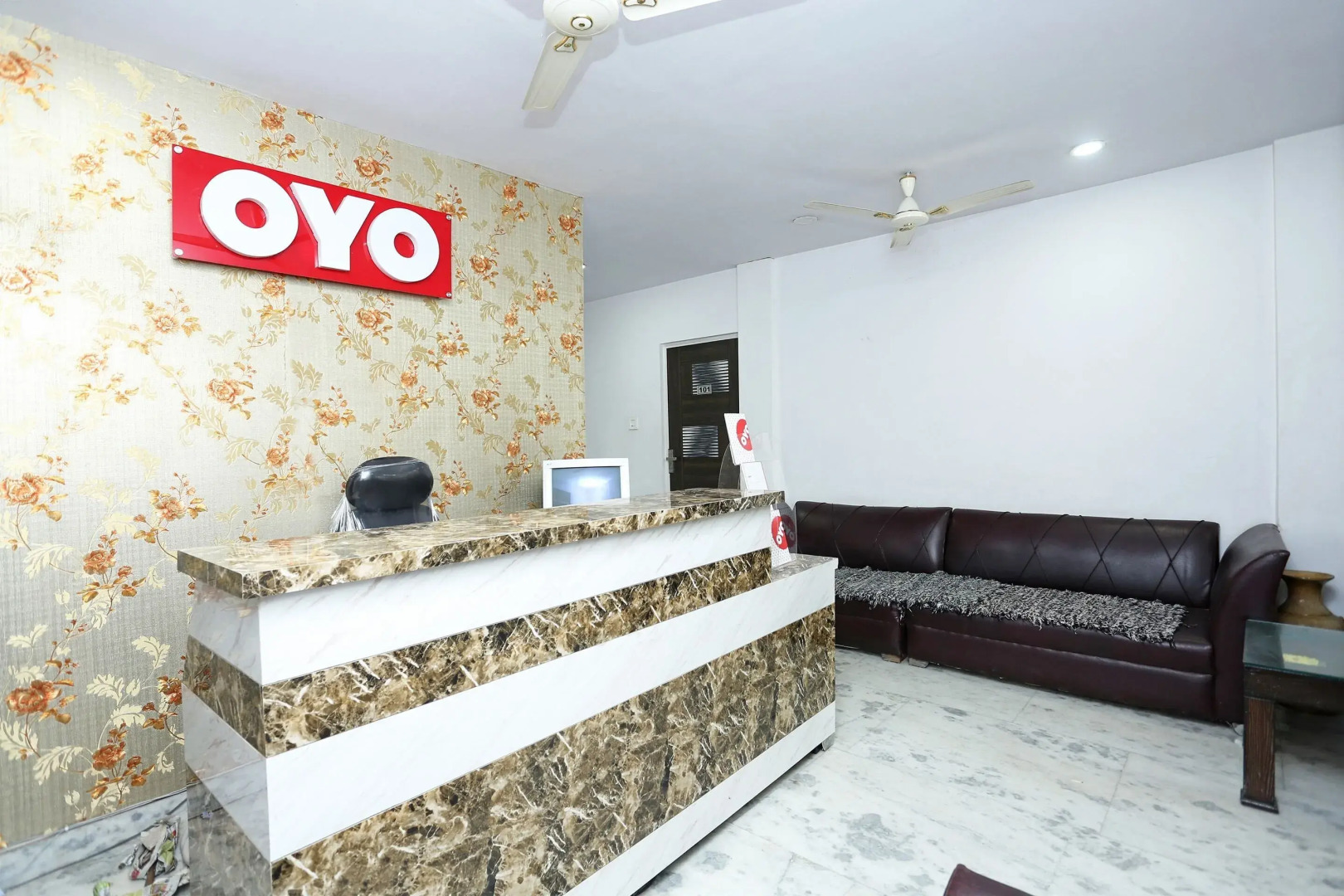 OYO 16904 Hotel Maharaja Palace