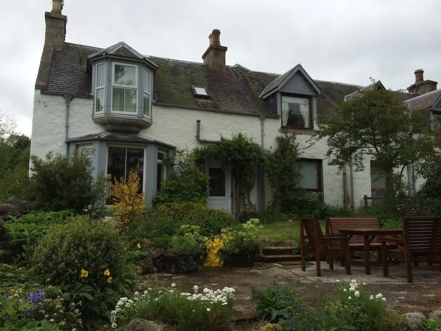 Highland Holiday Homes 1 Craggan Cottage