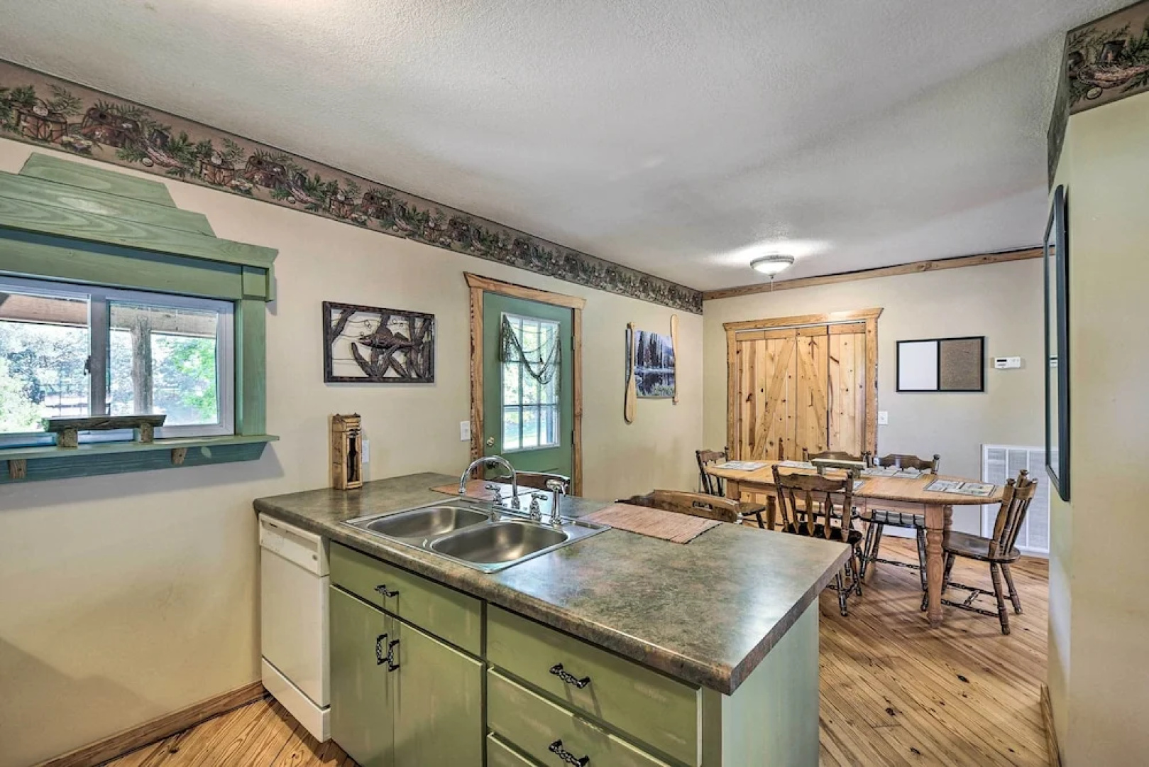 Cabin in Resort - 1/2 Mi to Guntersville Lake!