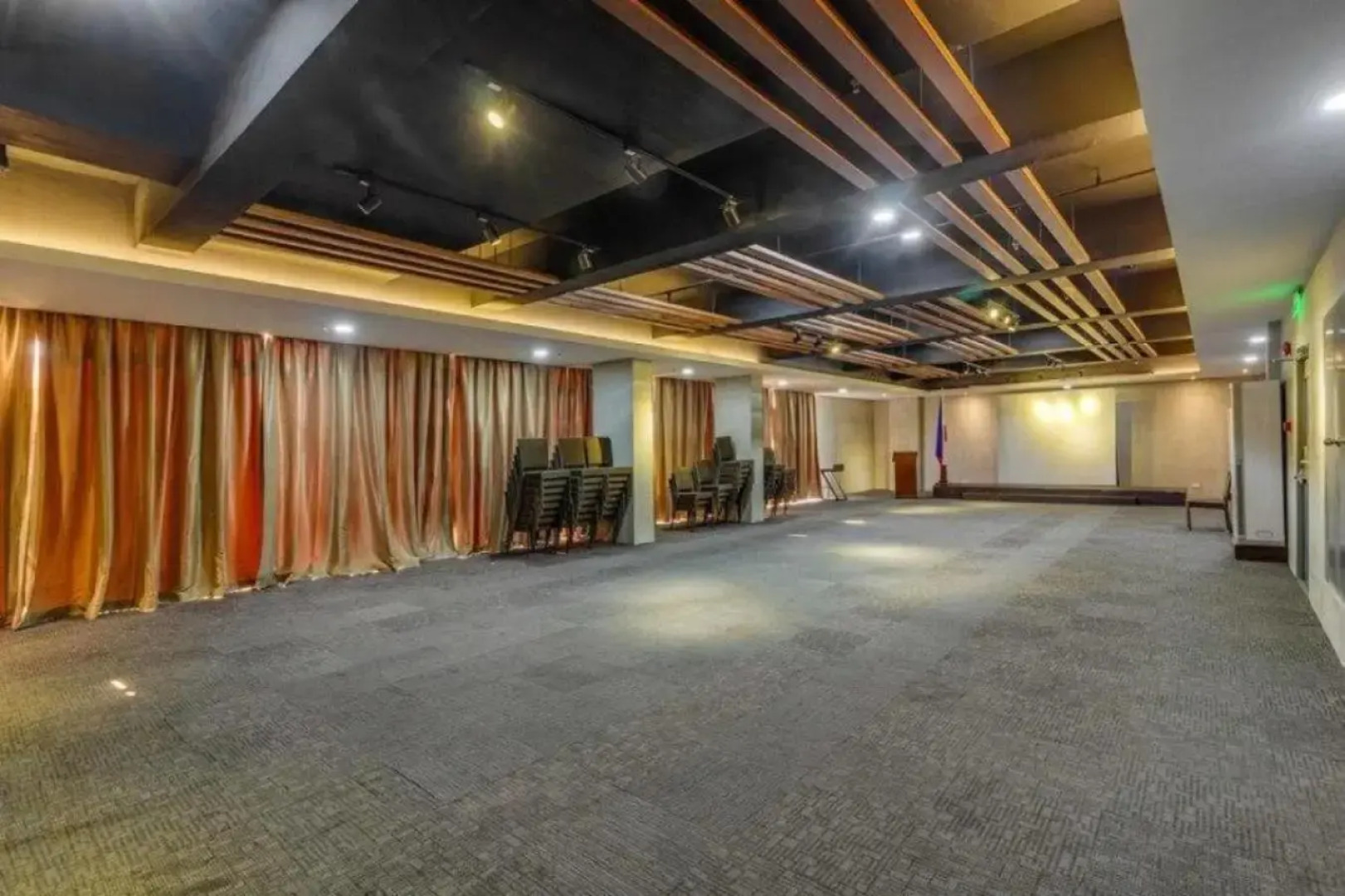 RedDoorz Plus @ Jones Avenue Cebu