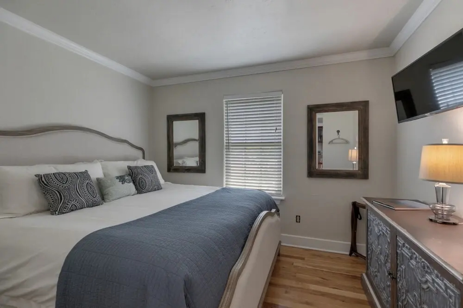 Gorgeous Home W/hot Tub&grill