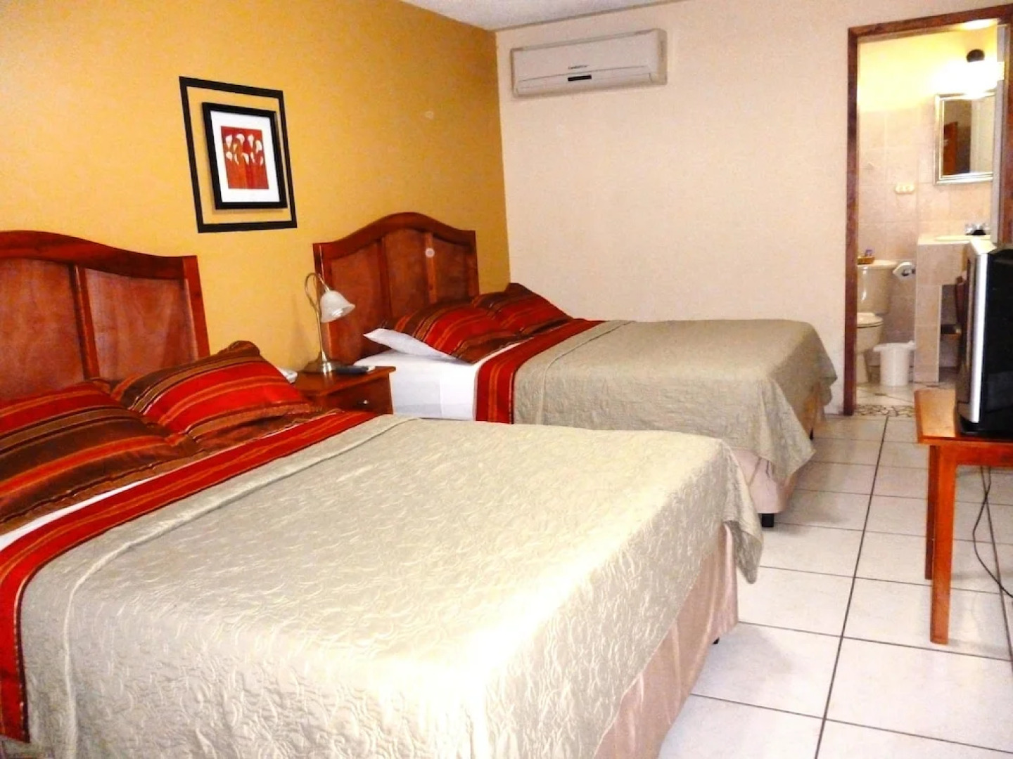 THE Green Frog Inn Bed and Breakfast